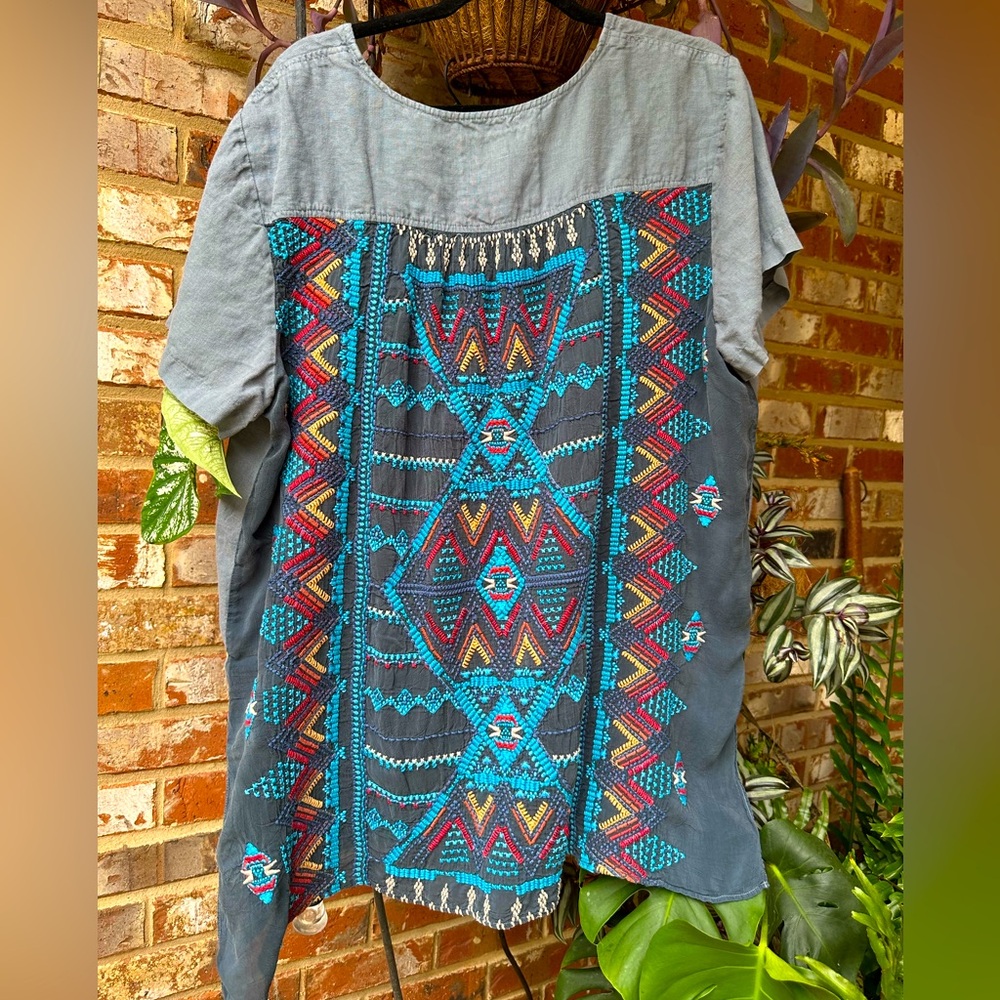 Johnny Was XL gray Linen top with beautiful embroidered back